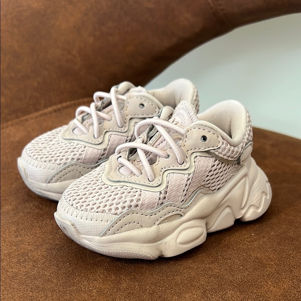 Ozweego Adidas shoes